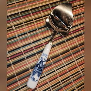 Vintage Delft Blue Windmill Handle Dual Cheese Slicer Server